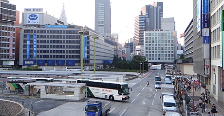 早朝の新宿駅西口 (2013.10)