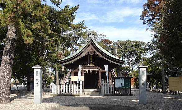 �I�](�I�]��) ����